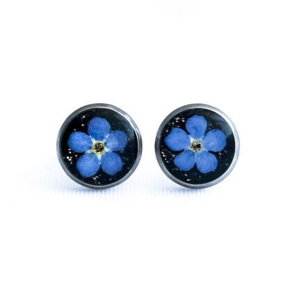 Kolczyki sztyfty okrągłe kwiat niezapominajki w żywicy