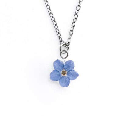 Naszyjnik kwiat niezapominajki pokryty żywicą