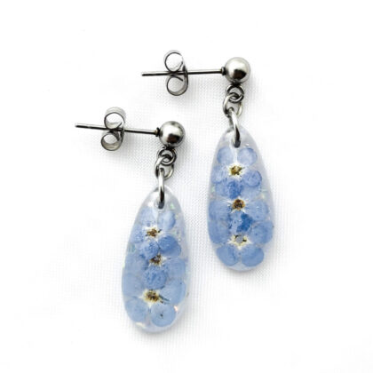 Kolczyki łezki kwiaty niezapominajki w żywicy