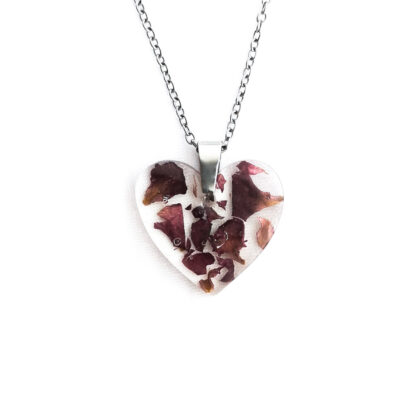 Naszyjnik serce płatki róży w żywicy