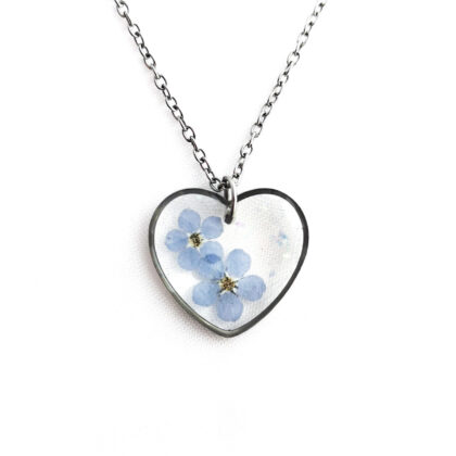 Naszyjnik serce kwiaty niezapominajek w żywicy