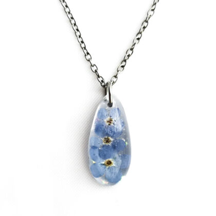 Naszyjnik łezka kwiaty niezapominajek w żywicy