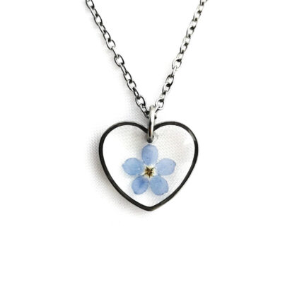 Naszyjnik serce kwiat niezapominajki w żywicy