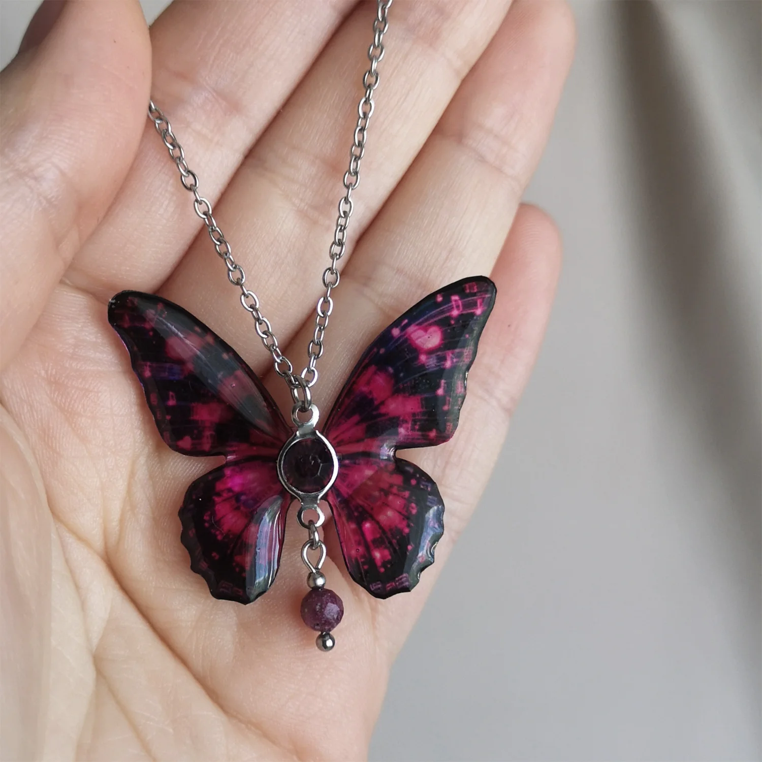 Naszyjnik motyl heather voyage z rubinem i cyrkonią - obrazek 3