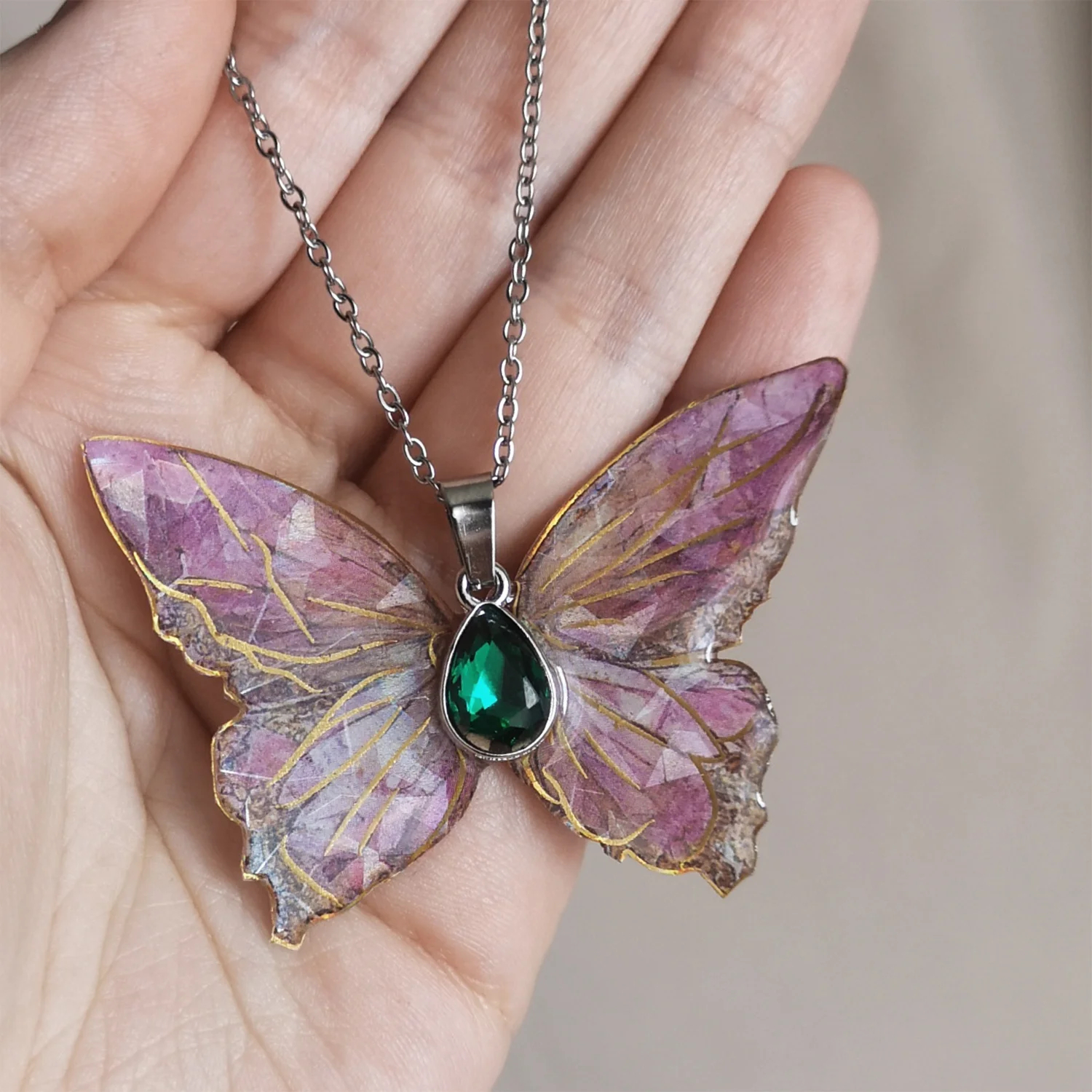 Naszyjnik motyl stained pink z cyrkonią - obrazek 3